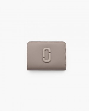 μικρά πορτοφόλια Marc Jacobs The Covered J Marc Mini Compact Wallet γυναικεια Cement | 132784SNL