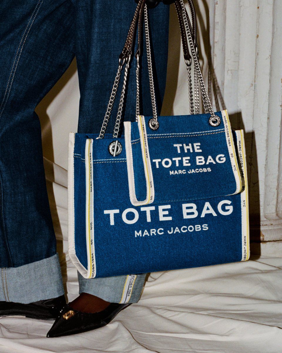 The Tote Bag Marc Jacobs The Denim Chain Medium Tote Bag γυναικεια μαυρα ανοιχτο μπλε | 287103MWO