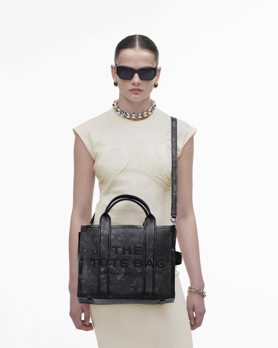 The Tote Bag Marc Jacobs The Distressed Leather Medium Tote Bag γυναικεια μαυρα | 917402PHR